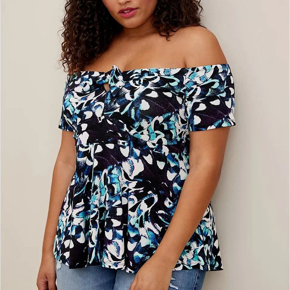 Torrid Babydoll Super Soft Tie-Front Off-Shoulder Top in Size 3 - 22/24